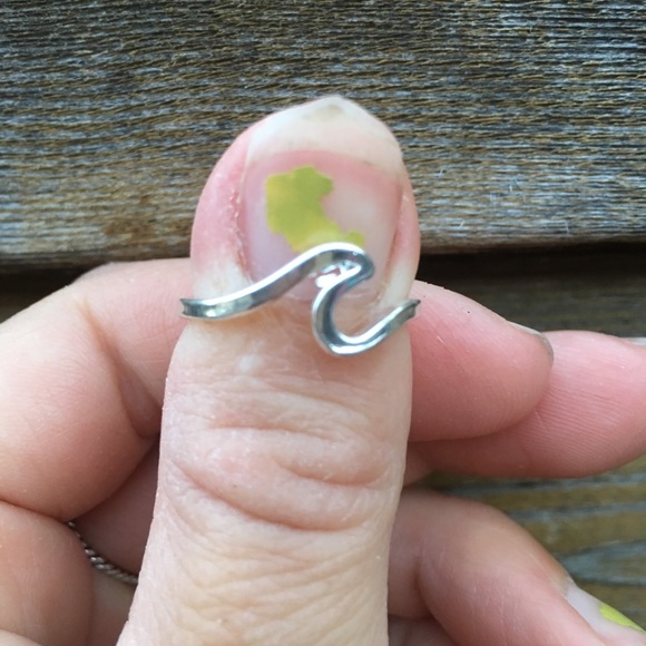 Catch a Wave ring. Silver  toned - Picture 5 of 5